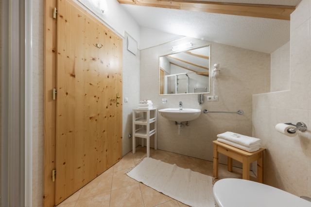 Double rooms or twin room for 2 persons Image: room type 2