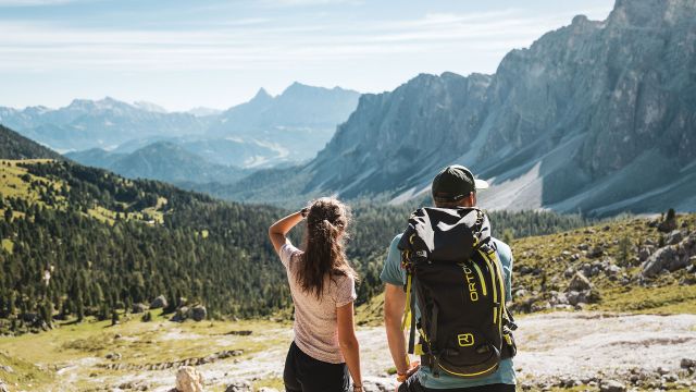 Image: hiking in Longiarù