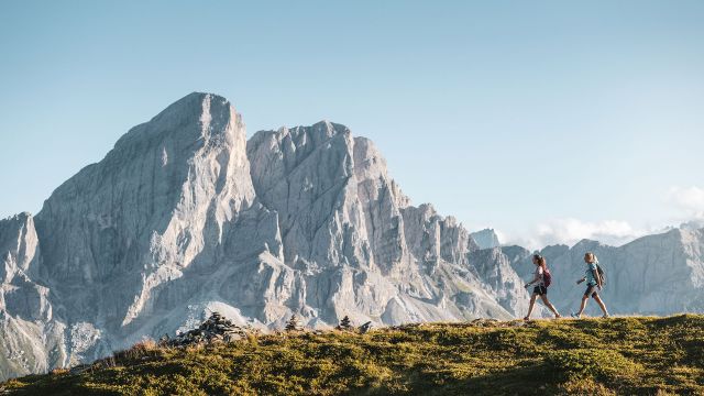 Image: hiking in Longiarù